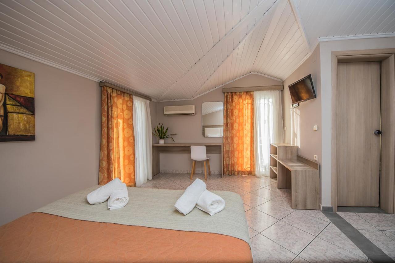 Planos Beach Hotel Kültér fotó